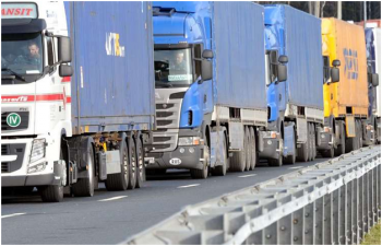 Больше тысячи грузовиков  «прорываются» в Европу из Белоруссии