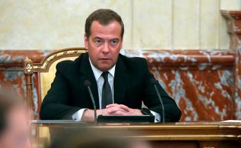Медведев одобрил проект частной автотрассы из России в Китай