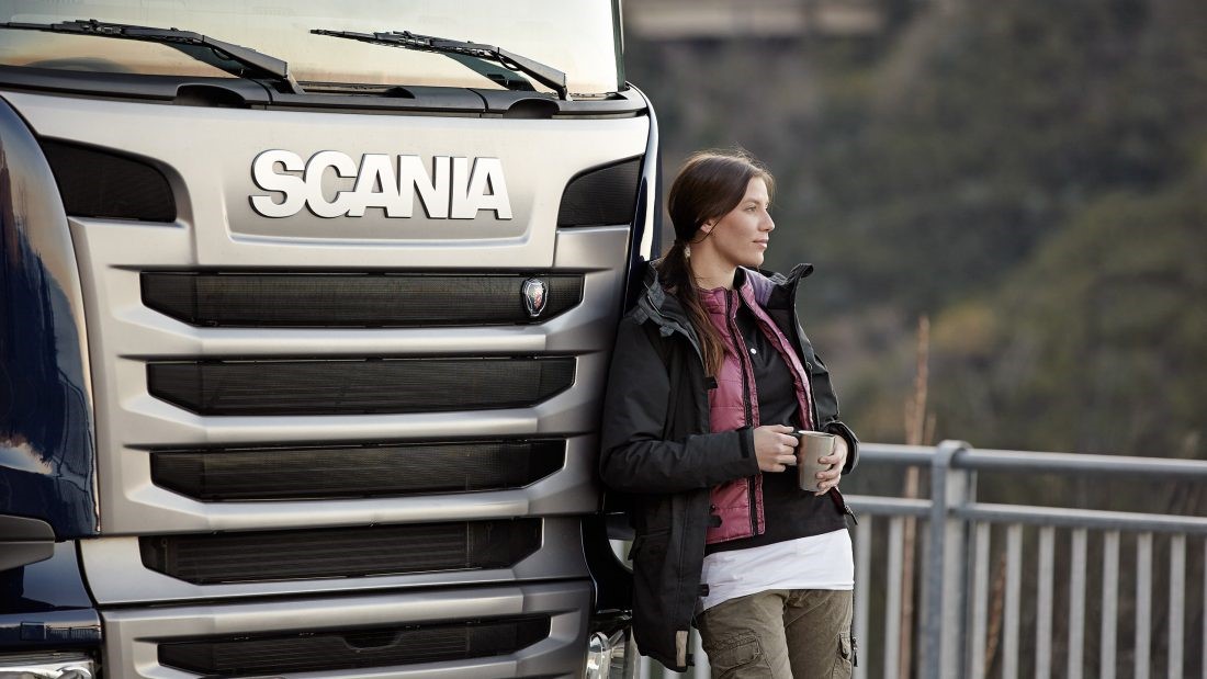 Молодые женщины хотели бы быть водителями грузовиков
