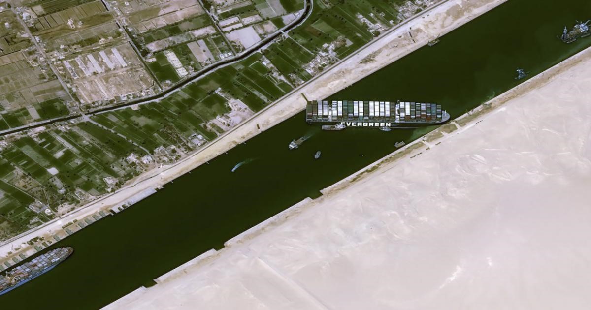 Блокировка Суэцкого канала: задержка грузов и увеличению загруженности европейских портов