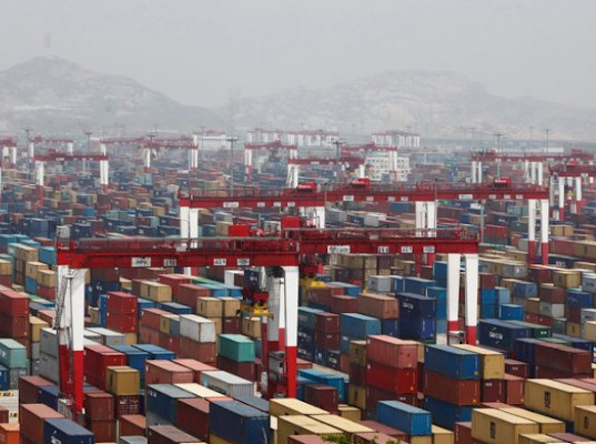 Более 300 контейнеровозов простаивают на подходах к портам 