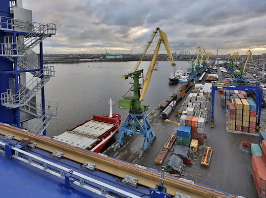 Немецкие экономисты: падение грузооборота порта Петербурга на 85%
