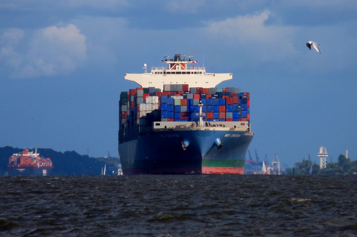 Спотовые ставки по шести основным направлениям контейнерных перевозок из Азии упали в среднем на 75%